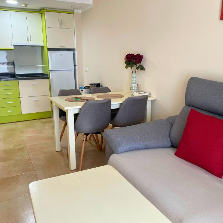 Enjoy Apartment beautiful sea view, perfect for cyclists - One-Bedroom Apartment with Sea View and Balcony - 17