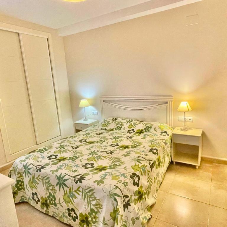 Enjoy Apartment beautiful sea view, perfect for cyclists - One-Bedroom Apartment with Sea View and Balcony - 18
