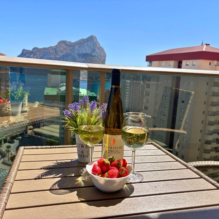 Enjoy Apartment beautiful sea view, perfect for cyclists - One-Bedroom Apartment with Sea View and Balcony - 3