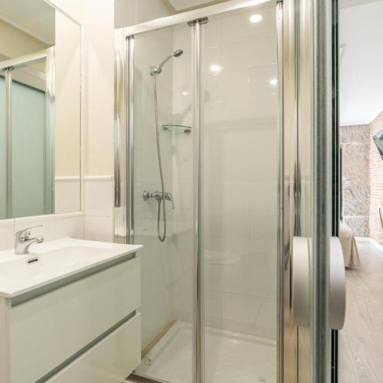 Hostal Madrid - Zweibettzimmer - Außenseite - 2