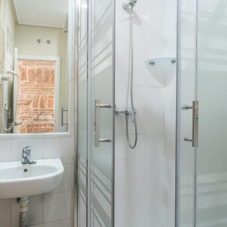 Hostal Madrid - Zweibettzimmer - Außenseite - 4