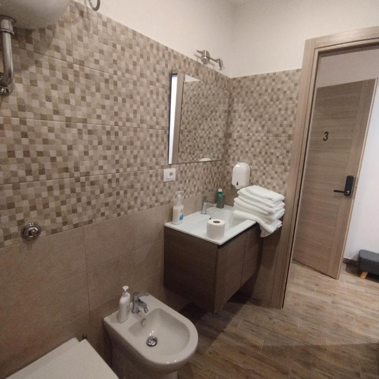 B&B Napoli City Central Station - Großes Doppelzimmer - 5