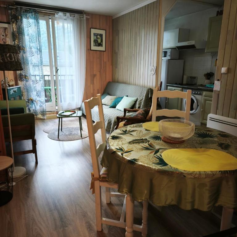 Appartement vert tendre face à la montagne - Appartement 1 Chambre - 2