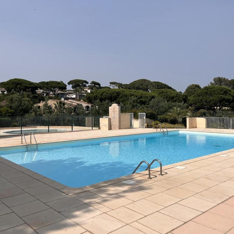 Vue mer - piscine - plage à 5 minutes - parking - 2 chambres - Appartement 2 Chambres - 7