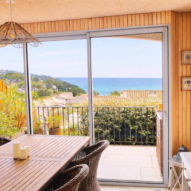 Vue mer - piscine - plage à 5 minutes - parking - 2 chambres - Appartement 2 Chambres - 8