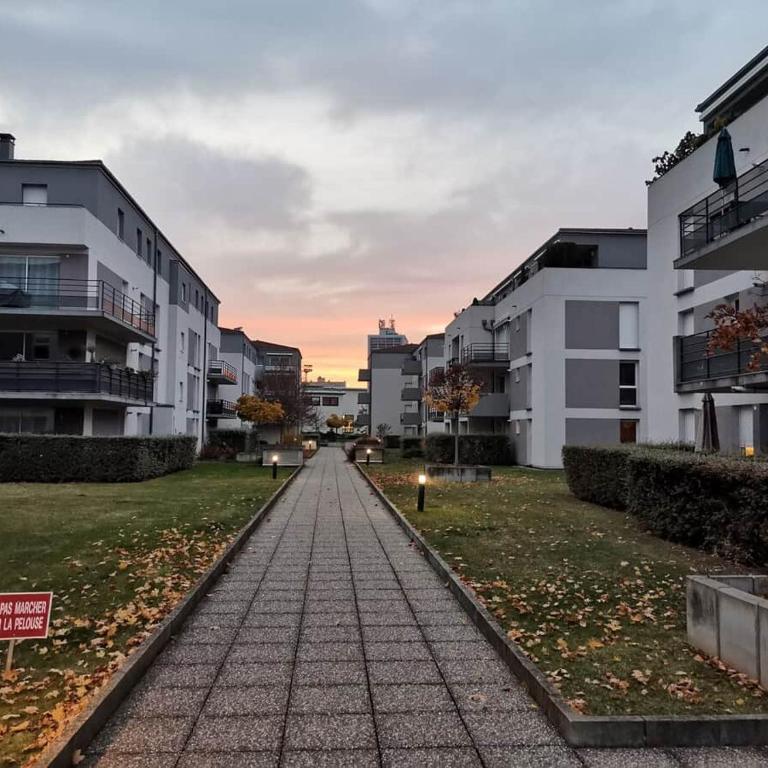 Appartement 60 m² avec parking – proche centre de Colmar - Appartement 2 Chambres - 2