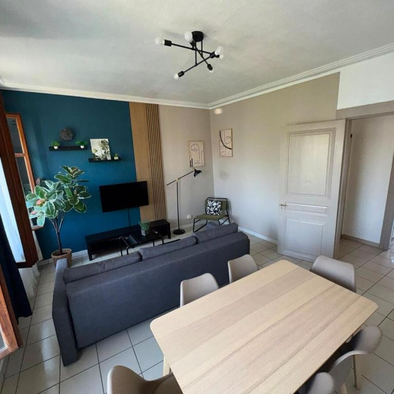 Le BulhTwo Hébergement Fonctionnel au centre de Mulhouse - Two-Bedroom Apartment - 1