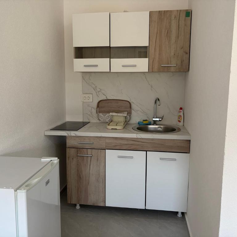Apartmani DEMIR - Apartment mit Balkon - 4