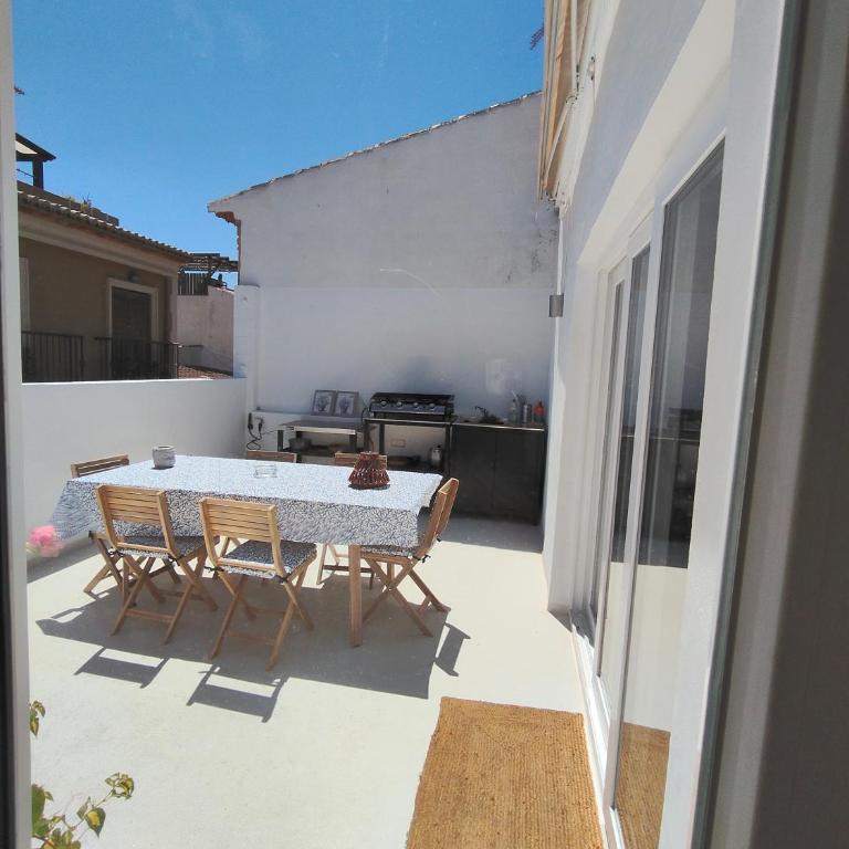 Spacious 4 bedroom townhouse with terraces and garage - Haus mit 5 Schlafzimmern - 3
