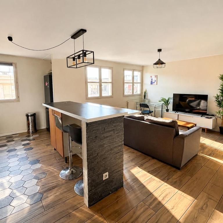 Joli T2 centre ville avec Parking privé - Apartment mit 1 Schlafzimmer und Gartenblick - 2