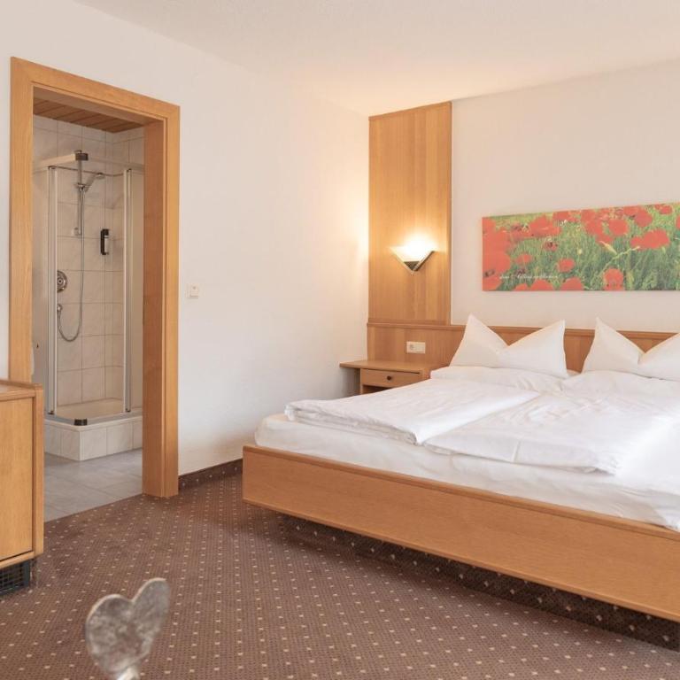 Hotel Garni Romantika - Doppelzimmer mit Balkon (2 Erwachsene + 1 Kind) - 2