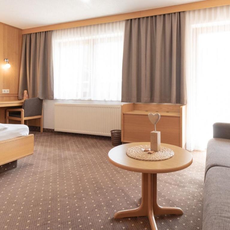 Hotel Garni Romantika - Doppelzimmer mit Balkon (2 Erwachsene + 1 Kind) - 1