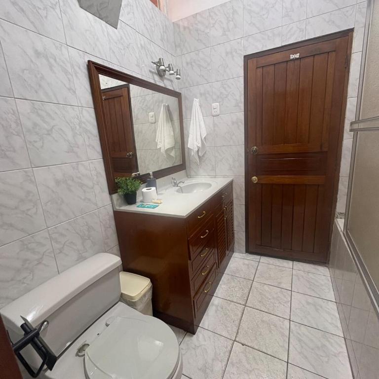 Casa céntrica de 5 habitaciones hasta 13 personas - Casa con 1 dormitorio - 7