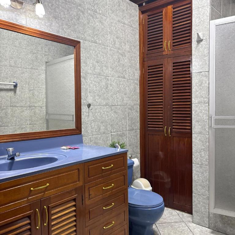 Casa céntrica de 5 habitaciones hasta 13 personas - Casa con 1 dormitorio - 8