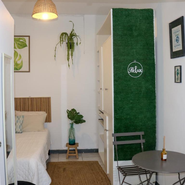 Hermoso monoambiente en 1er piso, baño privado y cocina - One-Bedroom Apartment - 1