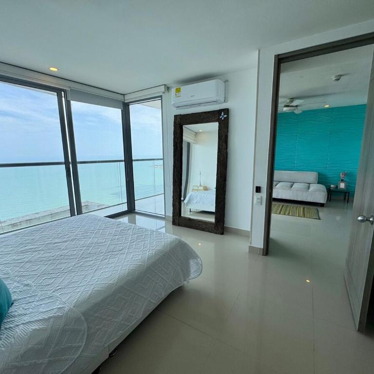 impecable apartamento excelente ubicación - Three-Bedroom Apartment - 4