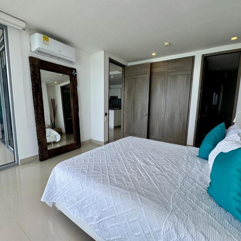 impecable apartamento excelente ubicación - Three-Bedroom Apartment - 6