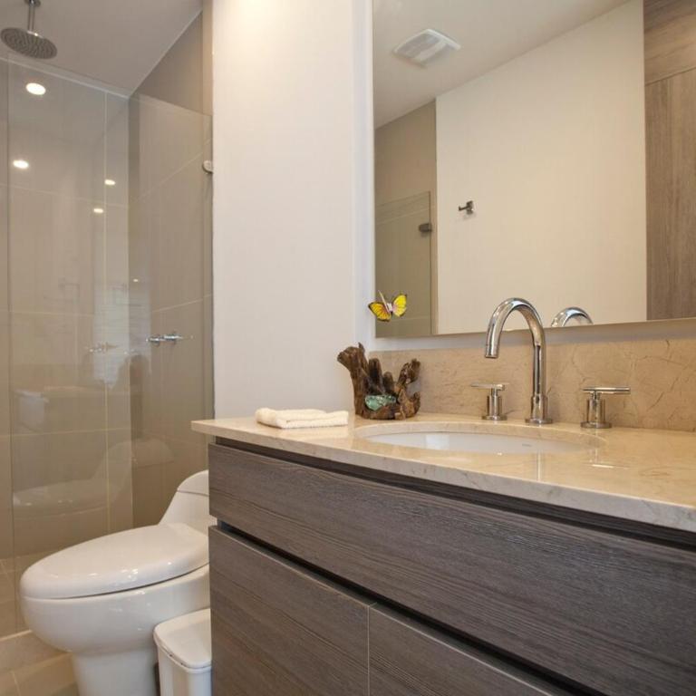 impecable apartamento excelente ubicación - Three-Bedroom Apartment - 11