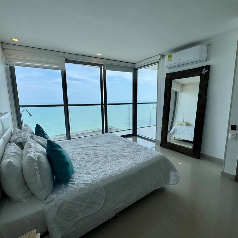 impecable apartamento excelente ubicación - Three-Bedroom Apartment - 13