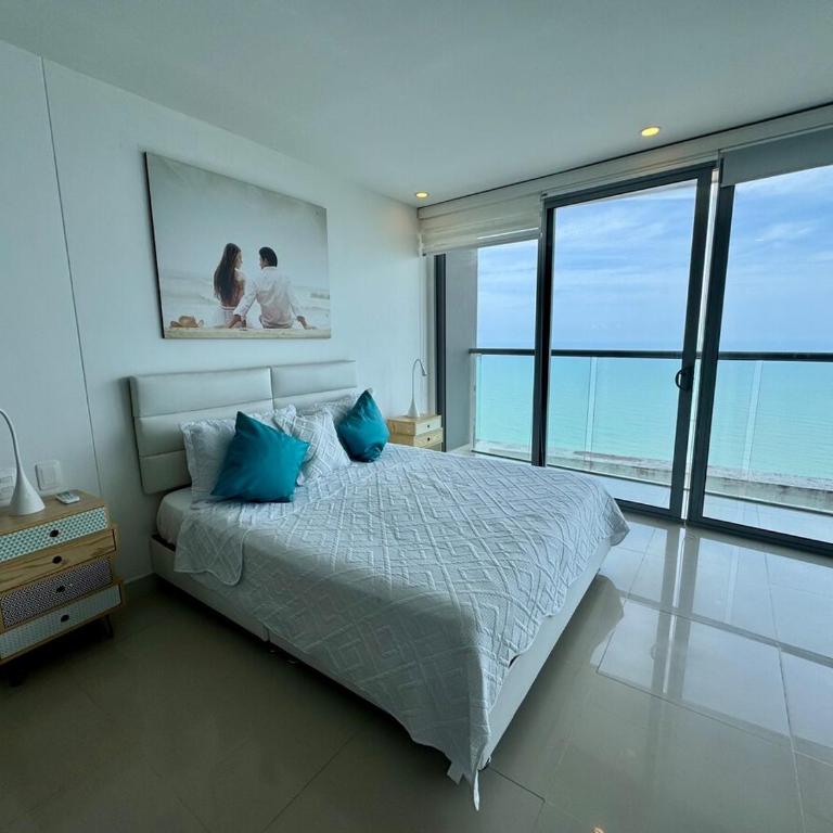 impecable apartamento excelente ubicación - Three-Bedroom Apartment - 19