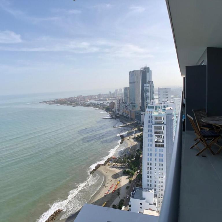 impecable apartamento excelente ubicación - Three-Bedroom Apartment - 20