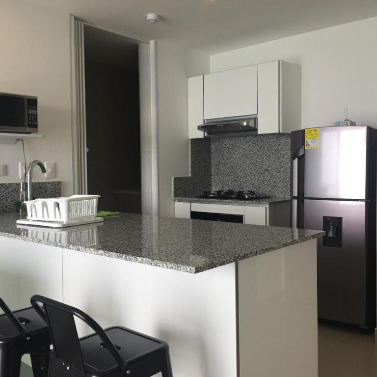 impecable apartamento excelente ubicación - Three-Bedroom Apartment - 22