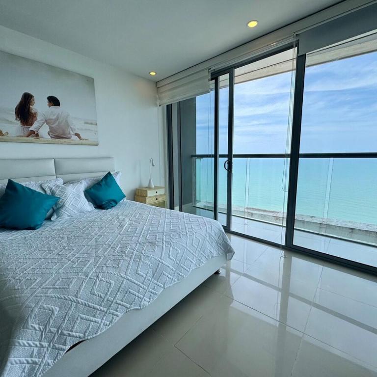 impecable apartamento excelente ubicación - Three-Bedroom Apartment - 28