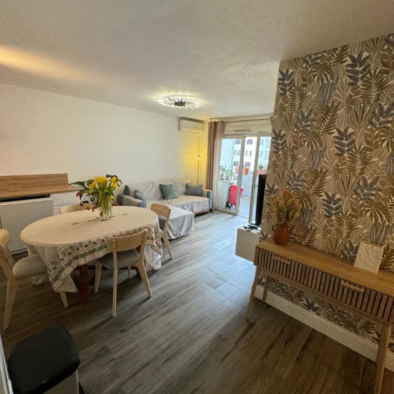 Apparemment F3 avec terrasse Clim & tram - Appartement 2 Chambres - 2