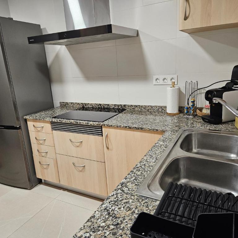 Apartamento REFORMADO con PARKING a 1 minuto de la PLAYA - Three-Bedroom Apartment - 55