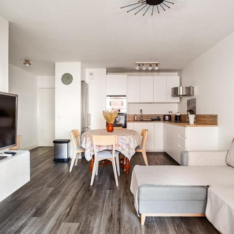 Apparemment F3 avec terrasse Clim & tram - Appartement 2 Chambres - 33