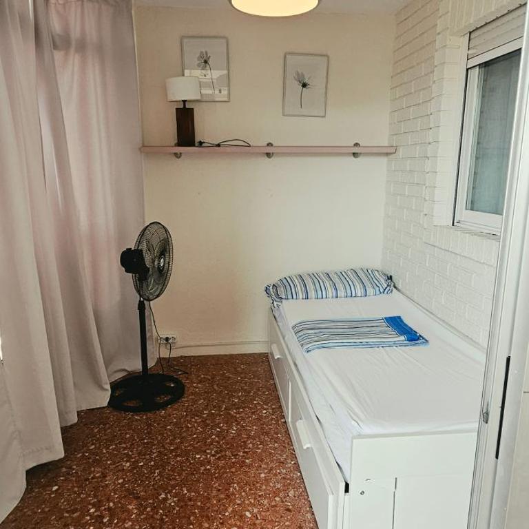 APT ALHAMBRA CON AIRE ACOND, 3 hab, ZONA PLAYA de LEVANTE-PISCINA-WIFI, parking suplem - Apartment - 8