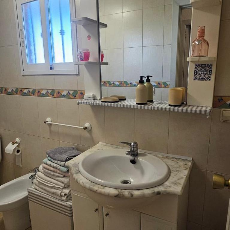 APT ALHAMBRA CON AIRE ACOND, 3 hab, ZONA PLAYA de LEVANTE-PISCINA-WIFI, parking suplem - Apartment - 35