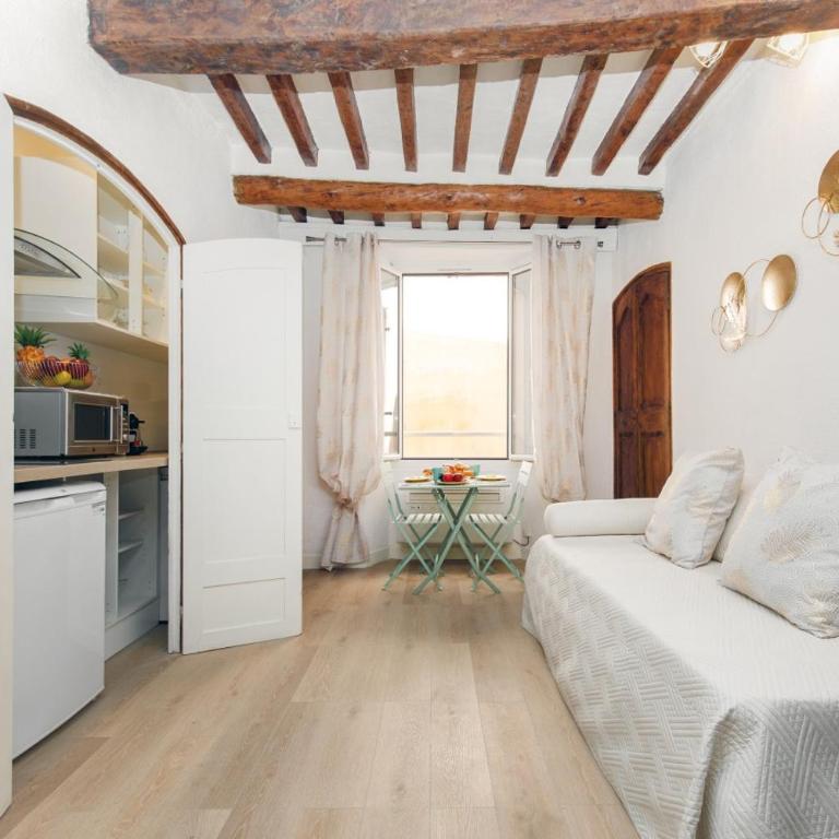Panisse YourHostHelper - One-Bedroom Apartment - 2