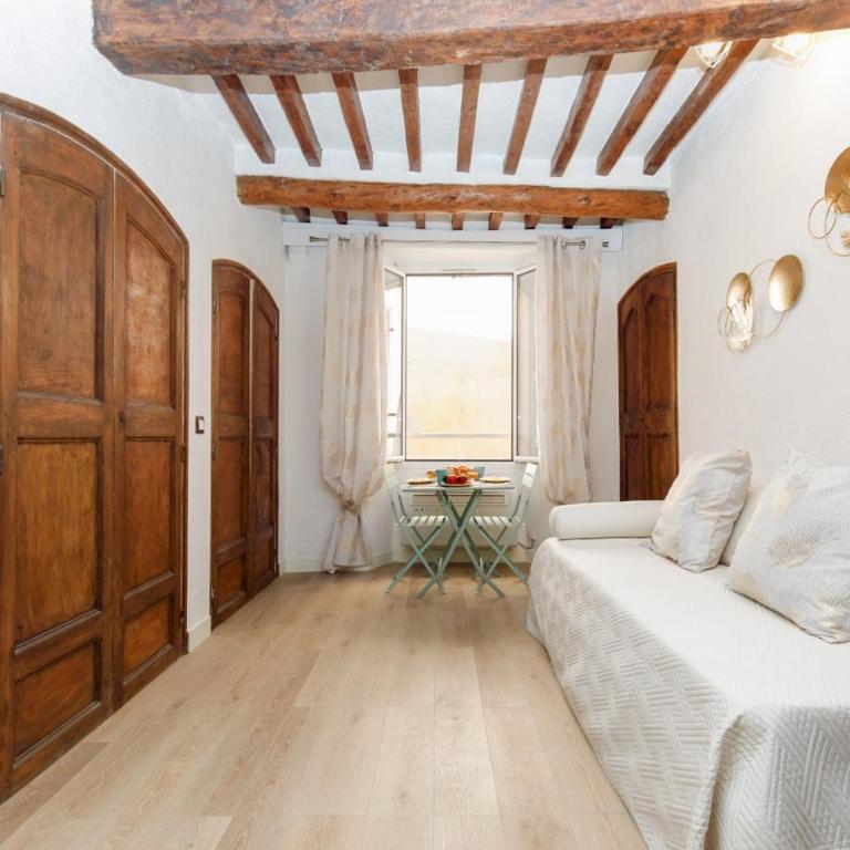 Panisse YourHostHelper - One-Bedroom Apartment - 3