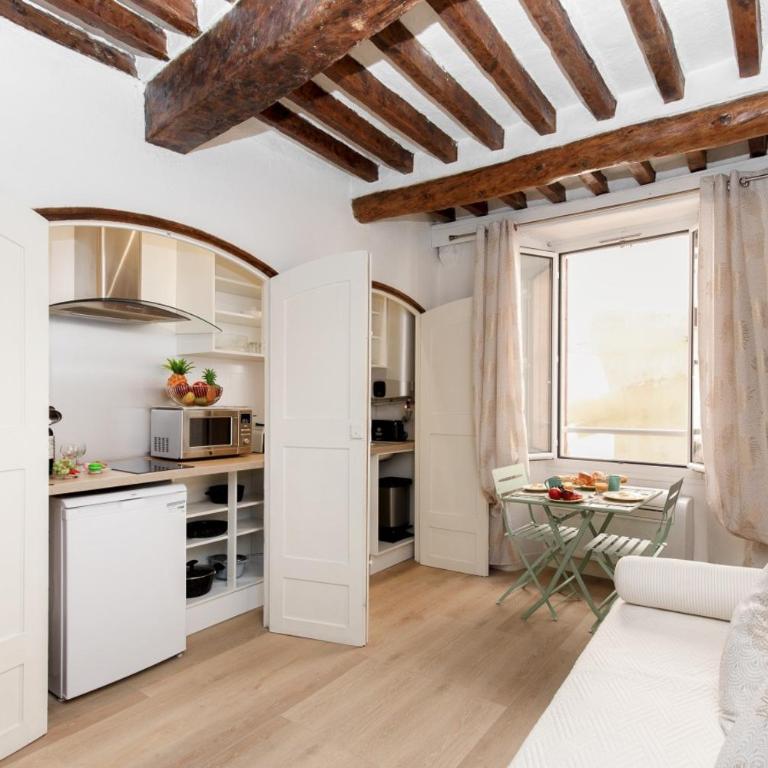 Panisse YourHostHelper - One-Bedroom Apartment - 4