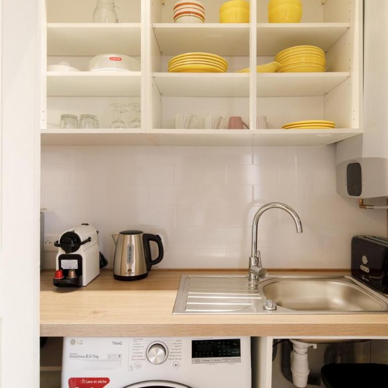 Panisse YourHostHelper - One-Bedroom Apartment - 11