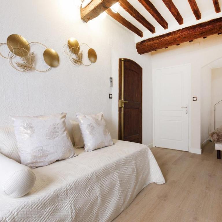 Panisse YourHostHelper - One-Bedroom Apartment - 10