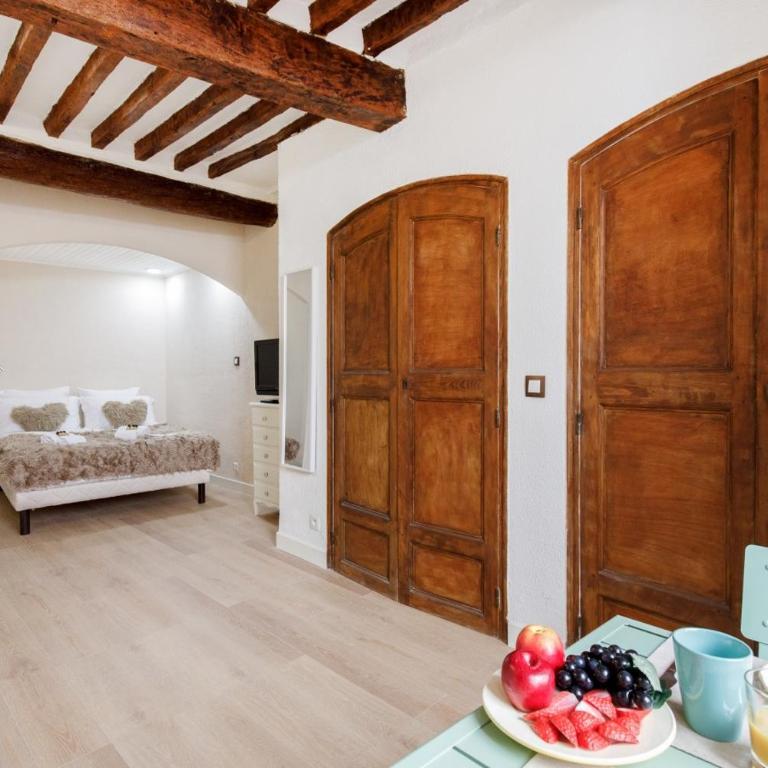 Panisse YourHostHelper - One-Bedroom Apartment - 13