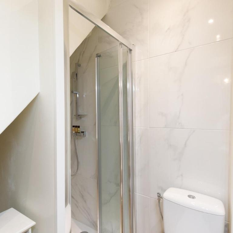 Panisse YourHostHelper - One-Bedroom Apartment - 14