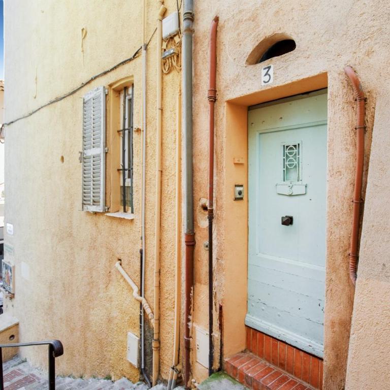 Panisse YourHostHelper - One-Bedroom Apartment - 15