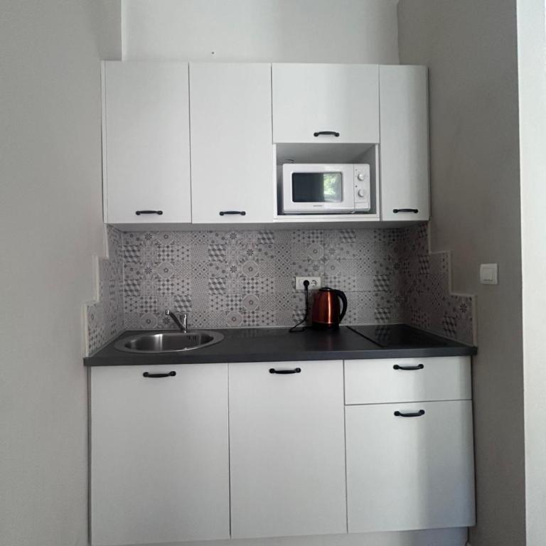 Nice 5 Apartments - Studio with Balcony - 9