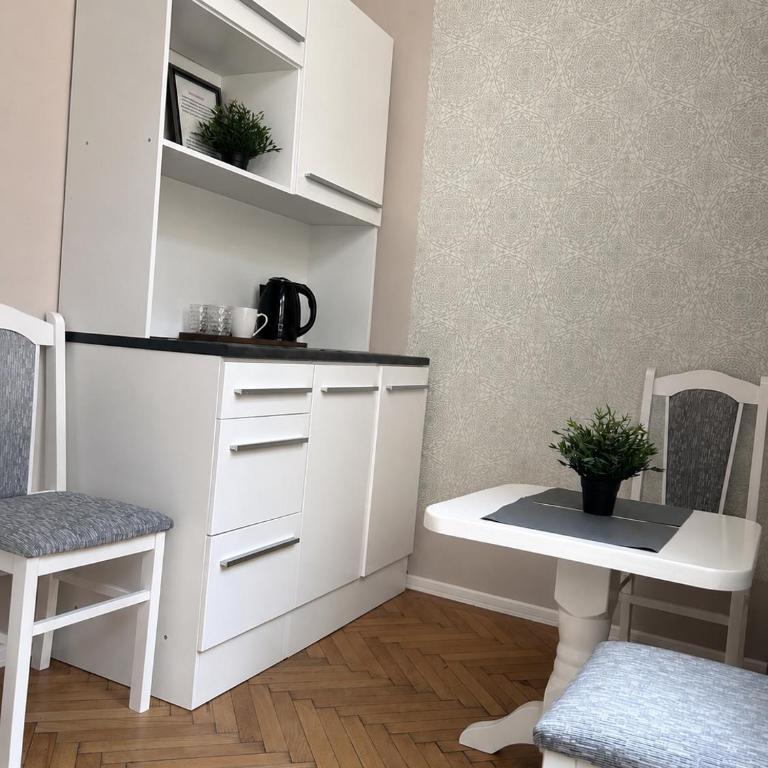 Nice 5 Apartments - Deluxe Triple Room - 6