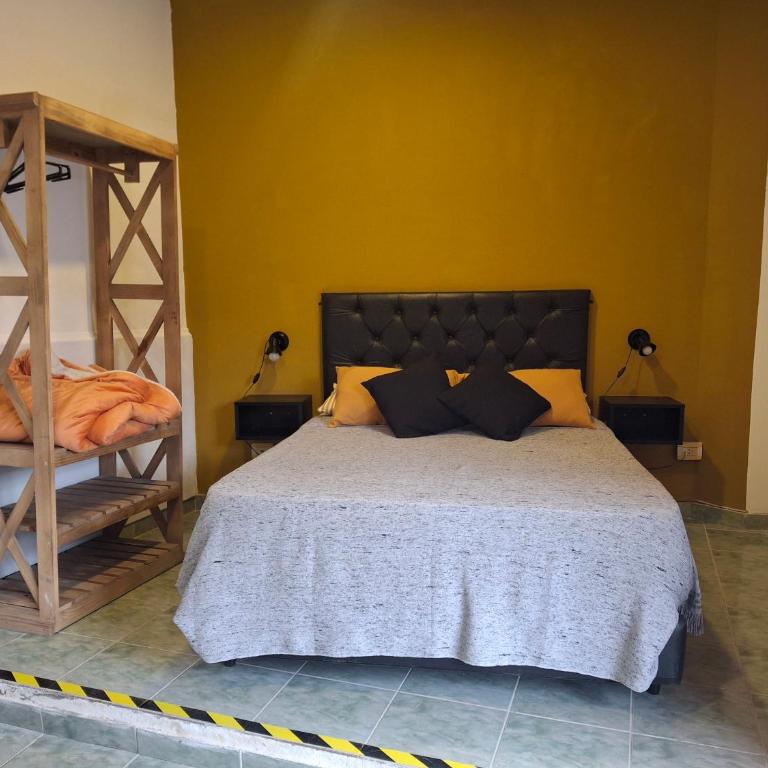 Suites Del Centro - Habitación Doble Deluxe con balcón - 7