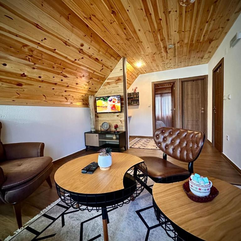 Blue Village Lux - Two-Bedroom Apartment - 9