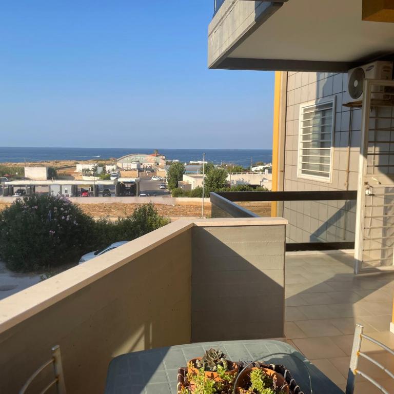 Casa AZZURRA con balcone a due passi dal mare - Two-Bedroom Apartment with Balcony and Sea View - 5