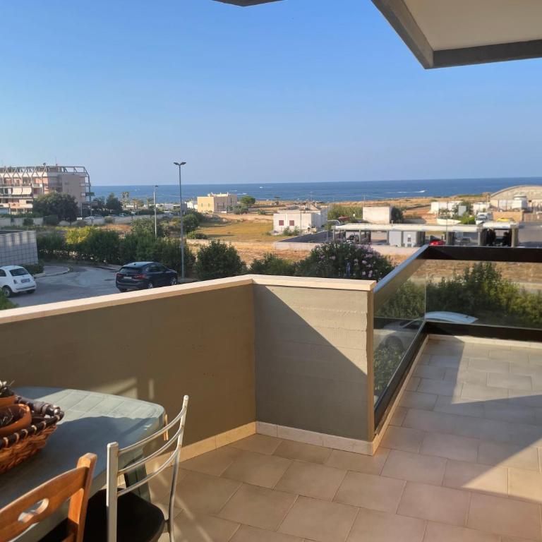 Casa AZZURRA con balcone a due passi dal mare - Two-Bedroom Apartment with Balcony and Sea View - 10