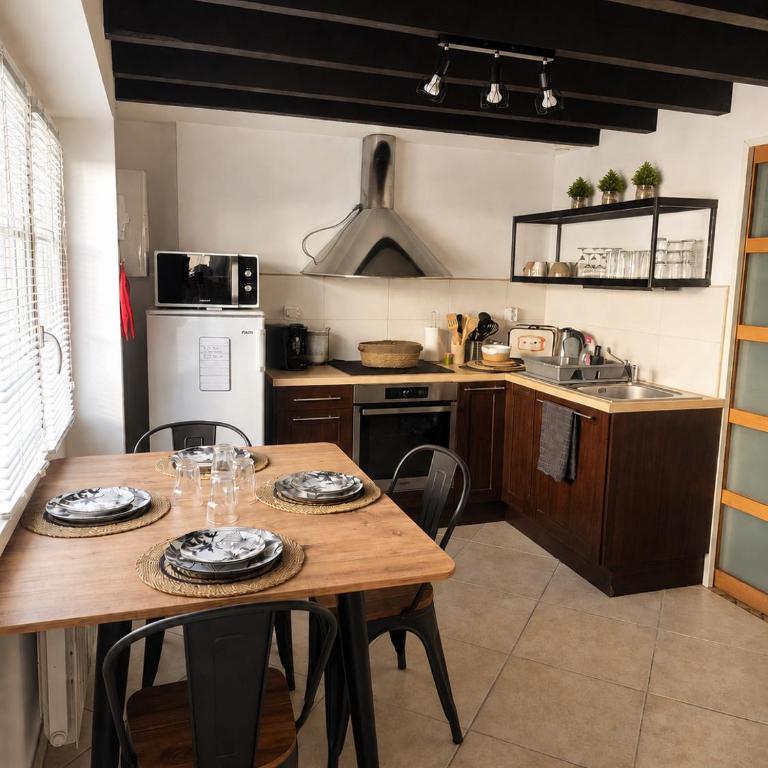 Plage à pied, face à la gare, LES SABLES D'OLONNE, maison type loft - Vacation Home - 11
