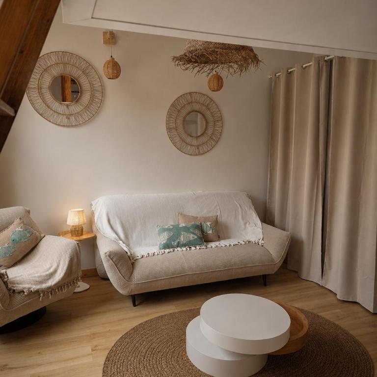 Plage à pied, face à la gare, LES SABLES D'OLONNE, maison type loft - Vacation Home - 4