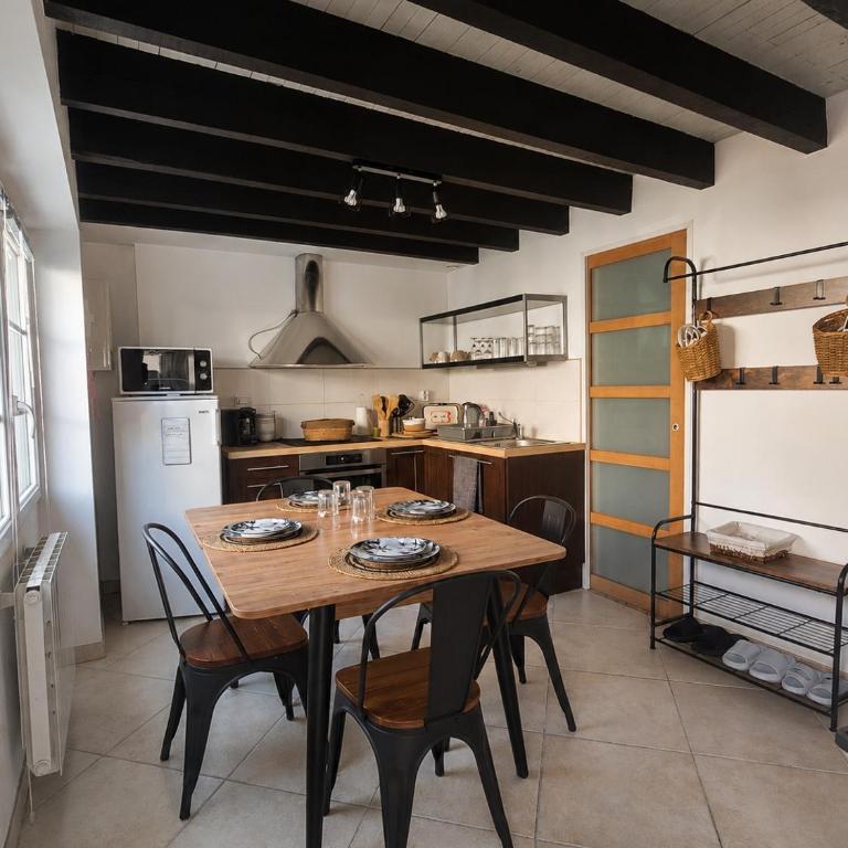 Plage à pied, face à la gare, LES SABLES D'OLONNE, maison type loft - Vacation Home - 12