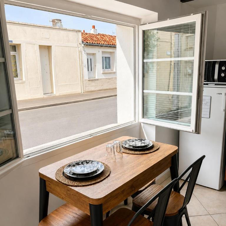 Plage à pied, face à la gare, LES SABLES D'OLONNE, maison type loft - Vacation Home - 14